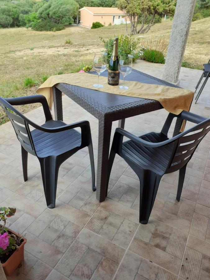 Gli Olivastri Con Piscina,Solarium, Vista Mare ,Sole -Mare E Tanta Natura ,Climatizzatore,Wifi Aglientu Bagian luar foto