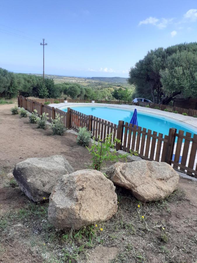 Gli Olivastri Con Piscina,Solarium, Vista Mare ,Sole -Mare E Tanta Natura ,Climatizzatore,Wifi Aglientu Bagian luar foto
